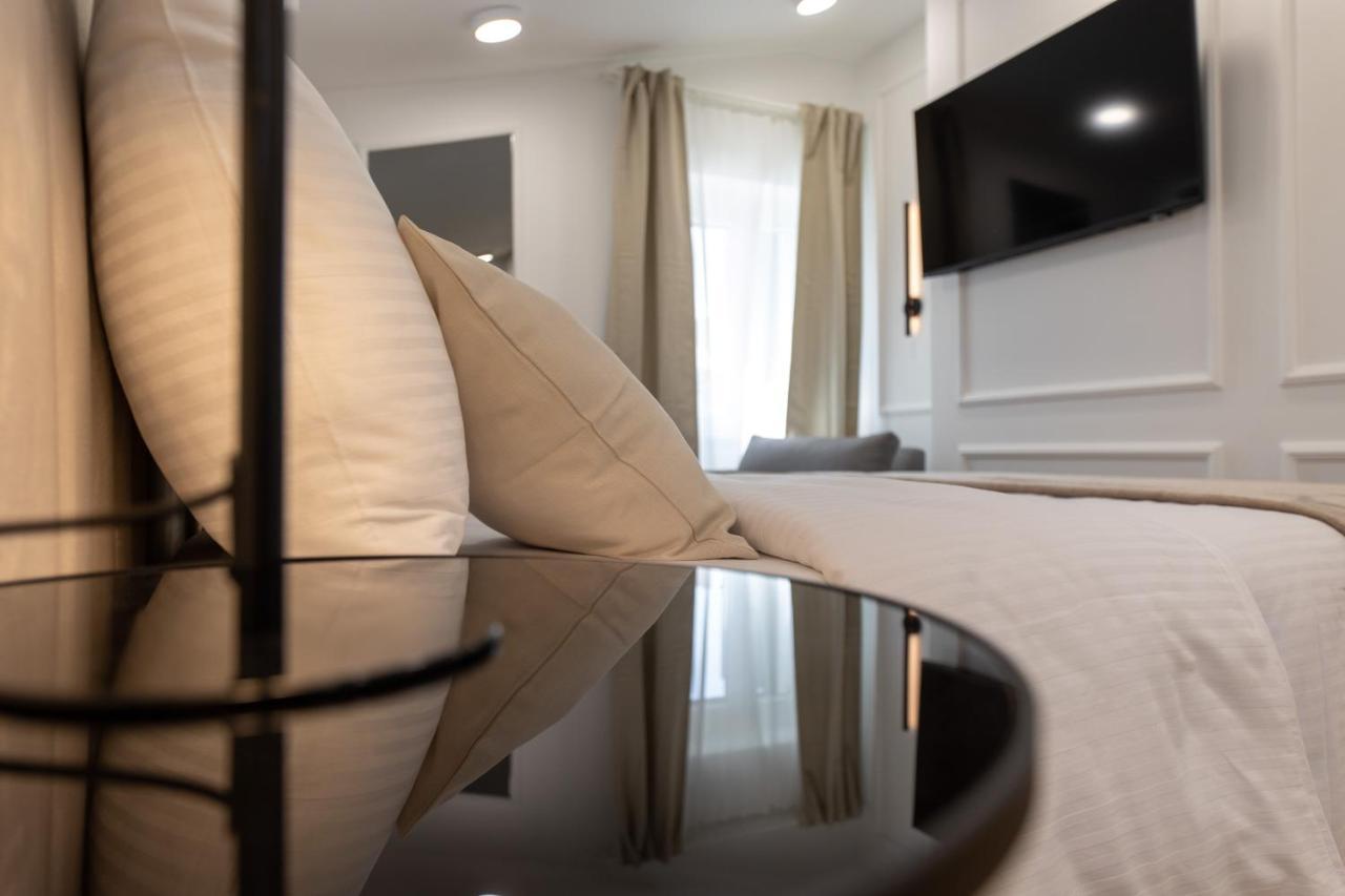 Palace Luxury Suites Split Exterior photo