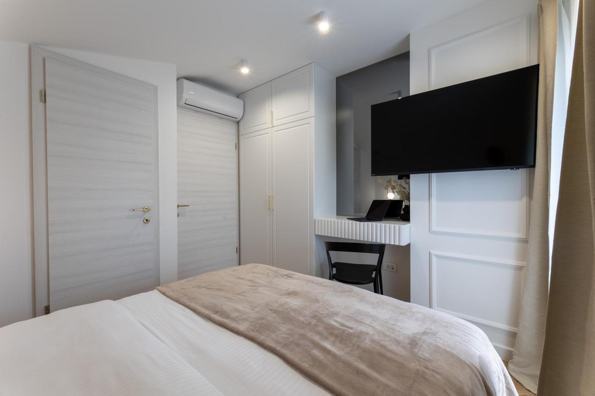 Palace Luxury Suites Split Exterior photo